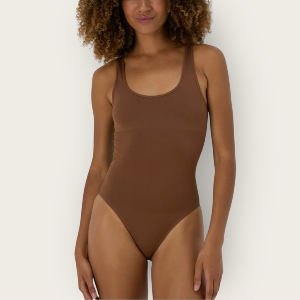 OQQ Seamless Shapewear Sleeveless Bodysuit in Brown Women’s Size M NWOT